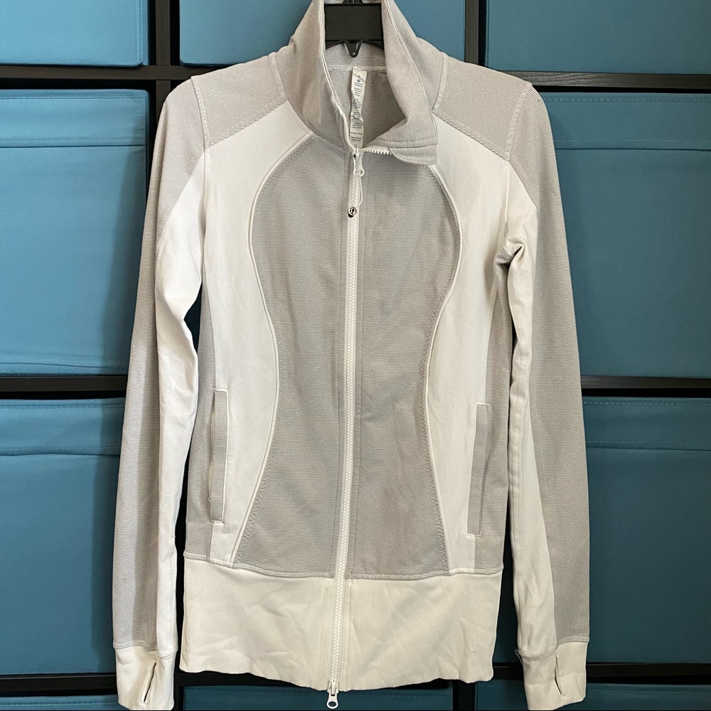Lululemon Women Nice Asana front zipper striped jacket white gray Size 6